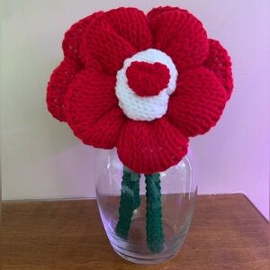 New! Three Handmade Knitted Red And White Flowers In Glass Vase